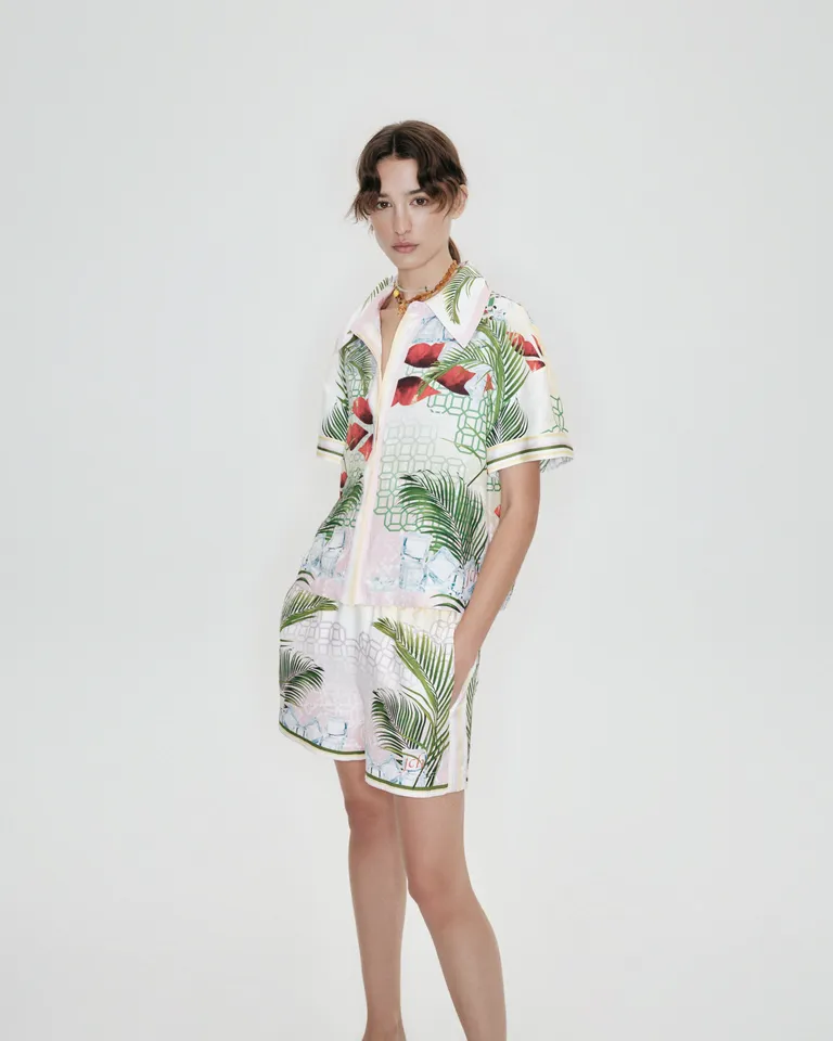 Camisa de satín en estampado tropical para mujer de Jazmin Chebar en Camisas para argentina