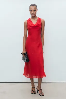 Vestido lyocell cuello drapeado de Mango en Vestidos para argentina