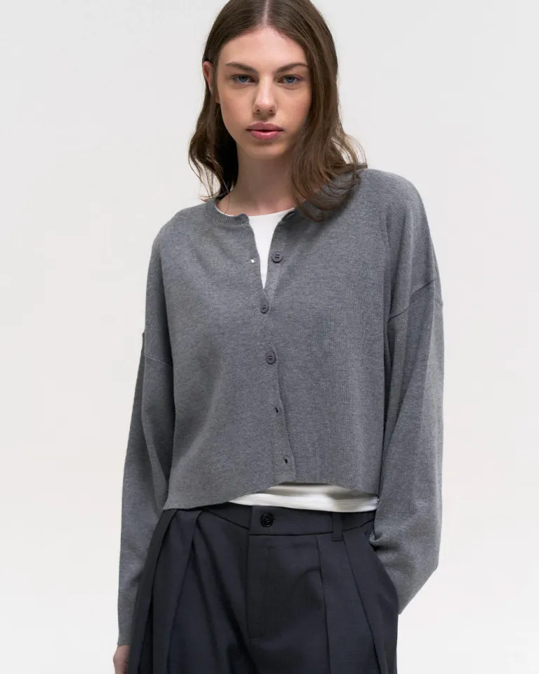 Cardigan de botones con cuello redondo y mangas anchas en tono gris para mujer de Sky en Buzos y Sweaters para argentina