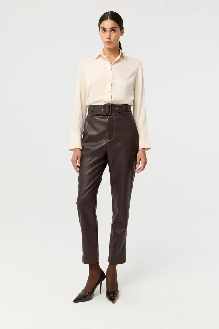 Camisa entallada de mangas largas con puños anchos y cuello clásico de Markova en Camisas para argentina