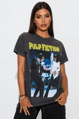 Remera lavada pulp fiction de Fashion Nova en Remeras para argentina