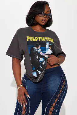 Remera lavada pulp fiction de Fashion Nova en Remeras para argentina
