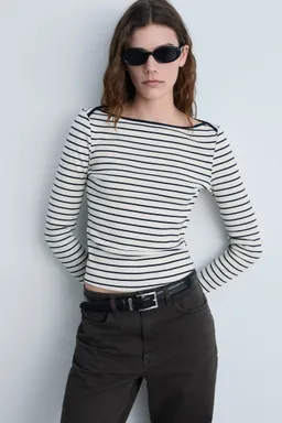 Remera rayas cuello barco de Mango en Buzos y Sweaters para argentina