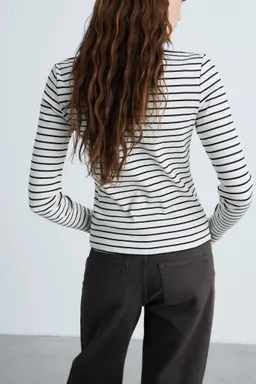Remera rayas cuello barco de Mango en Buzos y Sweaters para argentina