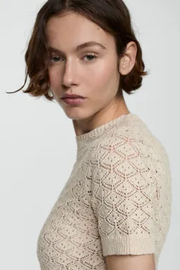 Sweater calado manga corta de Mango en Remeras para argentina