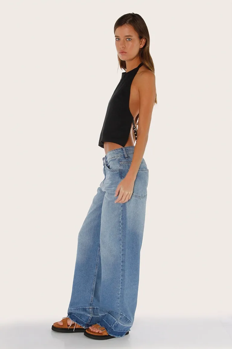 Top negro de diseño sastrero con escote en base de cuello y espalda descubierta de Sofia Sarkany en Tops para argentina