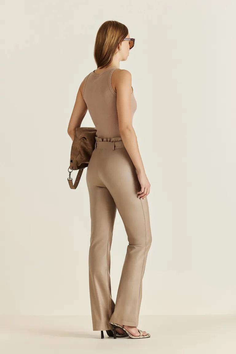 Pantalón de cuero ecológico con cintura ajustable y hebilla exclusiva de Tucci en Pantalones para argentina