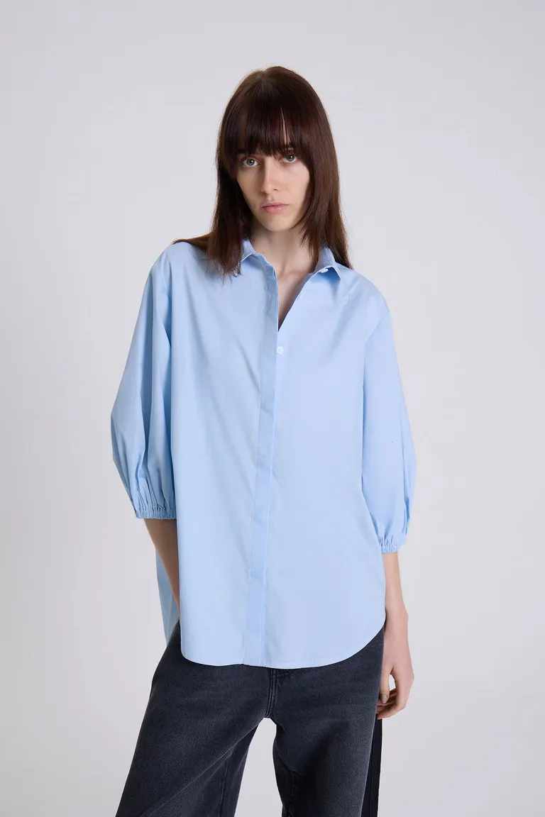Camisa oversize de poplin de algodón en color celeste de Maria Cher en Camisas para argentina