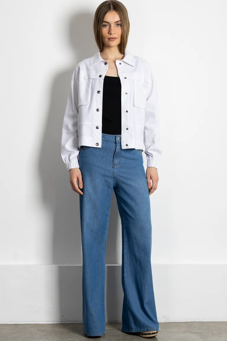 Chaqueta blanca de mujer, prenda elegante y versátil para un look casual o formal de Kill en Chaquetas para argentina