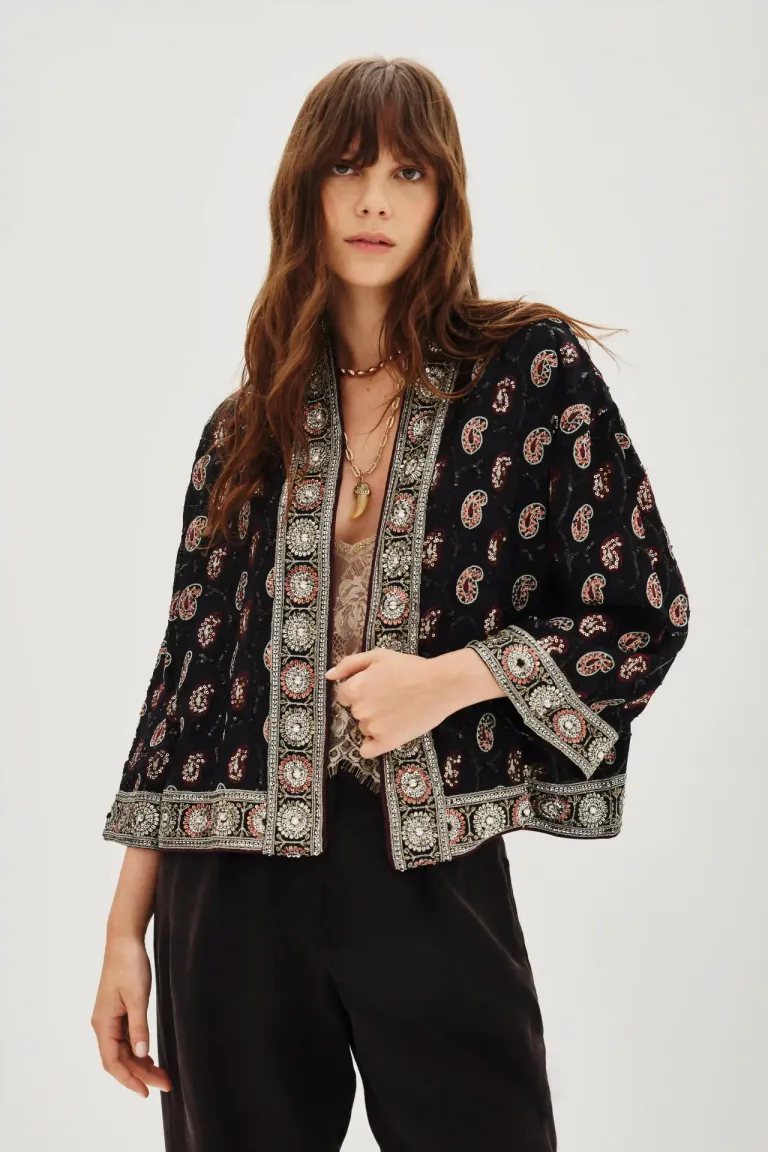 Kimono corto con mangas tres cuartos y detalles bordados artesanales de Rapsodia en Kimonos para argentina