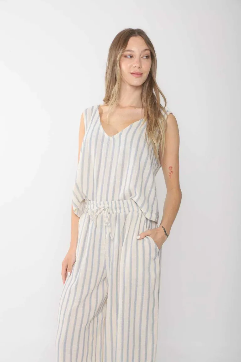 Blusa amplia de bambula rayada con escote en V y pinzas laterales de Belle en Blusas para argentina