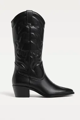 Botas cowboy con tacón de Stradivarius en Botas y Botinetas para argentina