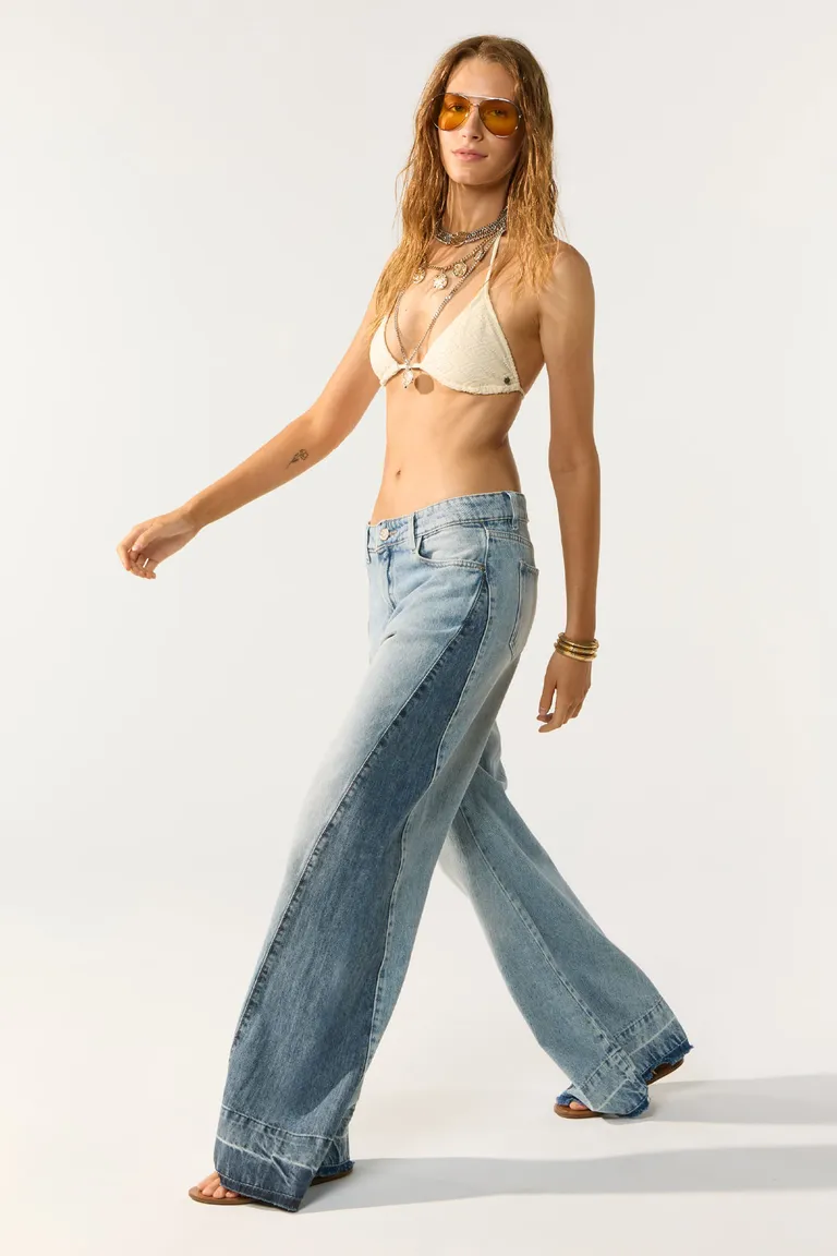 Pantalón wide bicolor en tonos azules con terminación en ruedo de Cuesta Blanca en Pantalones para argentina