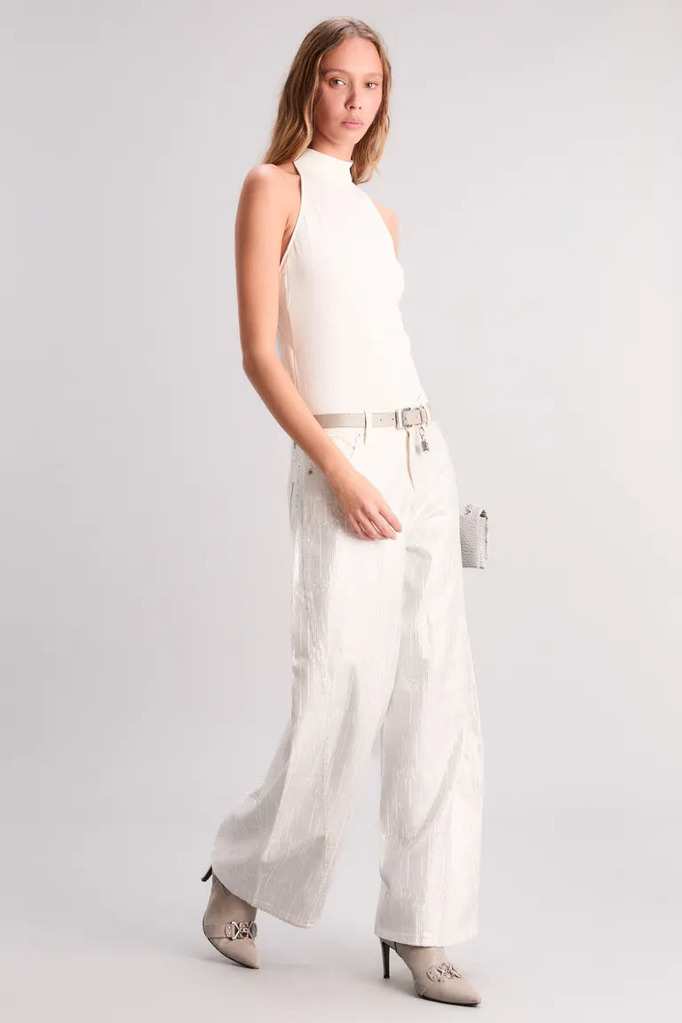 Top de corte slim con cuello halter alto y espalda deportiva en sedita de Kosiuko en Tops para argentina