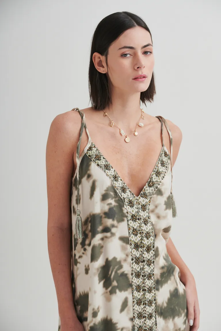 Vestido Estampado Batik con Detalles Bordados y Diseño Fluido de Sweet en Vestidos para argentina