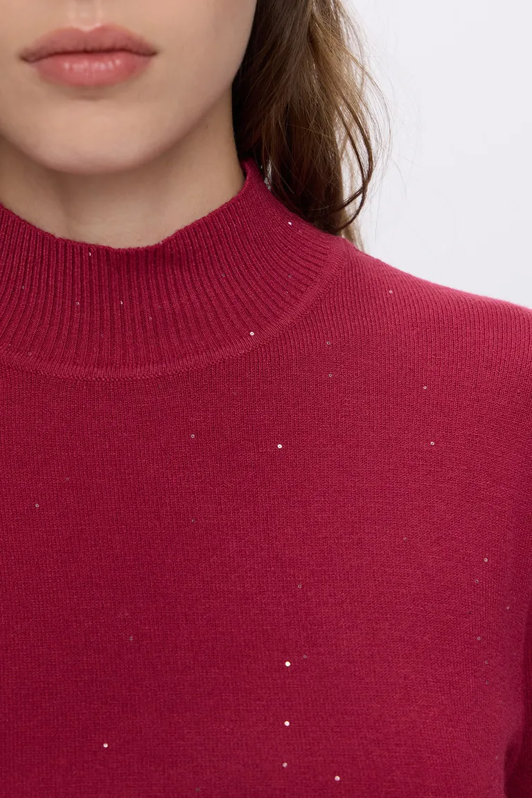 Polera de tejido fino con cuello alto y detalles brillantes de Cuesta Blanca en Buzos y Sweaters para argentina