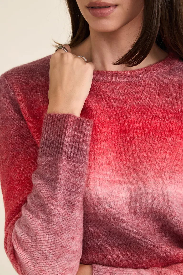 Sweater tejido de punto con diseño de rayas degradé y cuello redondo de Cuesta Blanca en Buzos y Sweaters para argentina