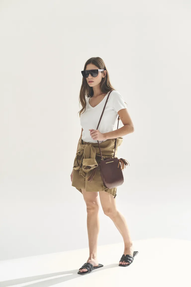 Remera básica de corte relajado en color blanco para mujer de Akiabara en Remeras para argentina