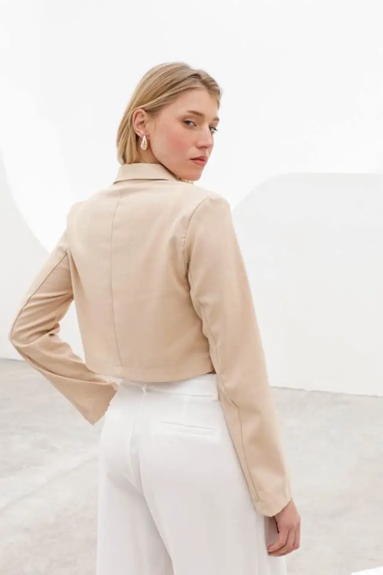 Chaqueta Crop Lino de Hesed en Chaquetas para argentina