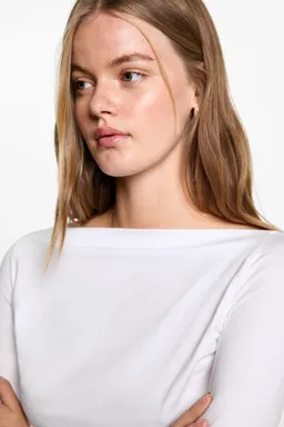 Remera detalles fruncidos de Mango Teen en Remeras para argentina