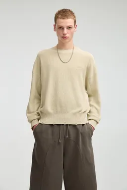 Jersey rotos stwd de Pull&Bear en Buzos y Sweaters para argentina