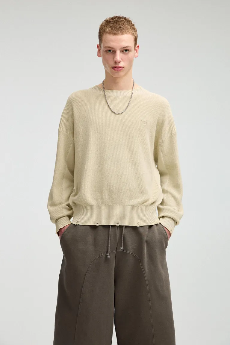 Jersey rotos stwd de Pull&Bear en Buzos y Sweaters para argentina