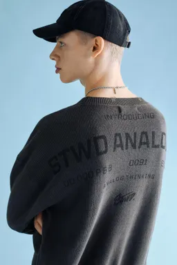 Jersey rotos stwd de Pull&Bear en Buzos y Sweaters para argentina