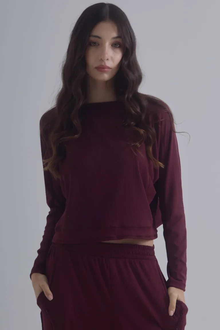 Buzo negro de corte entallado con detalles en la manga de Belle en Buzos y Sweaters para argentina