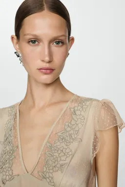 Blusa asimétrica bordada de Mango en Blusas para argentina
