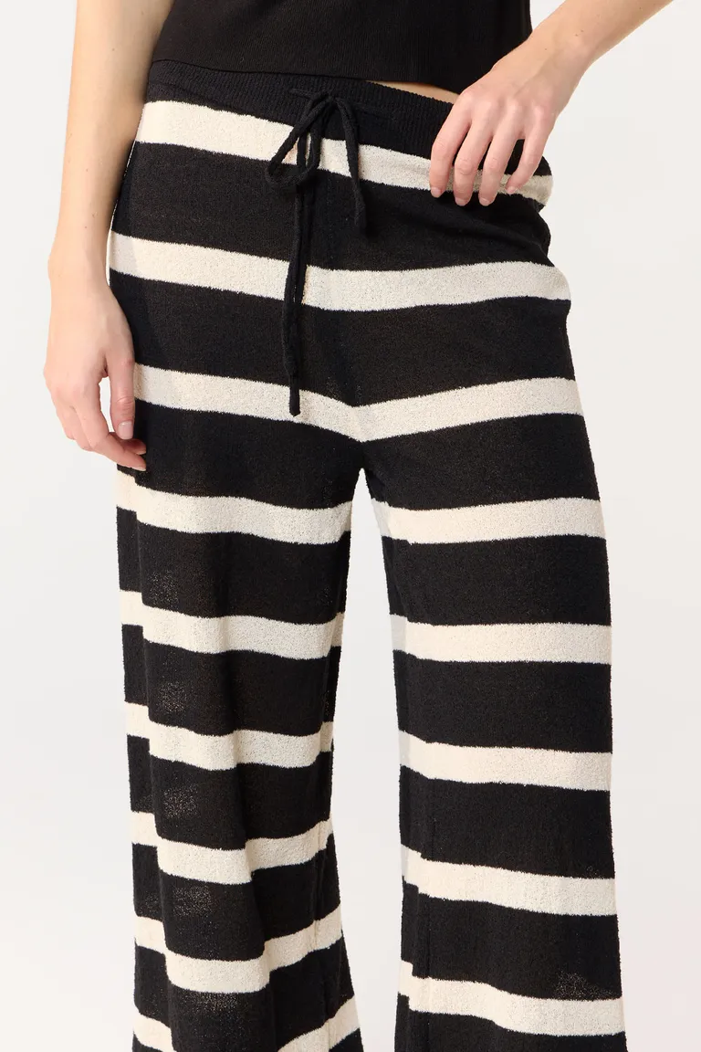 Pantalón palazzo con diseño de rayas horizontales y cintura elástica ajustable con cordón de Cuesta Blanca en Pantalones para argentina