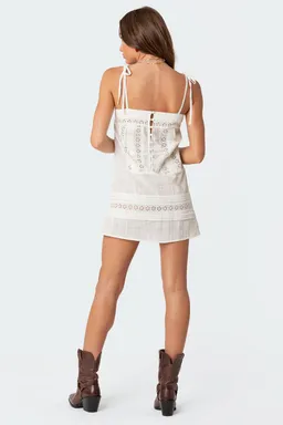 Mini vestido encaje august de Edikted en Vestidos para argentina