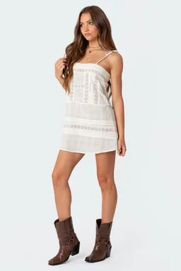 Mini vestido encaje august de Edikted en Vestidos para argentina