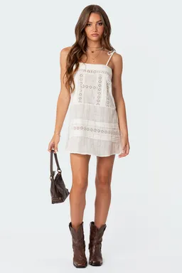 Mini vestido encaje august de Edikted en Vestidos para argentina