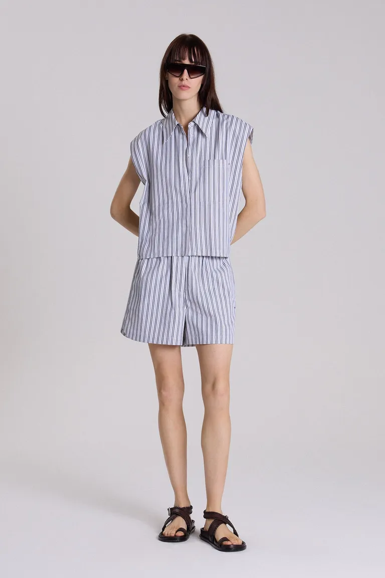 Camisa sin mangas de diseño rayado con bolsillo plaqué y logo bordado de Maria Cher en Camisas para argentina