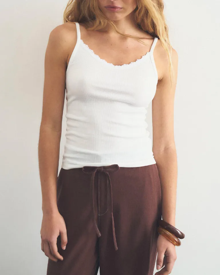 Top blanco con encaje en el cuello - Elegante y sofisticado de Sky en Tops para argentina