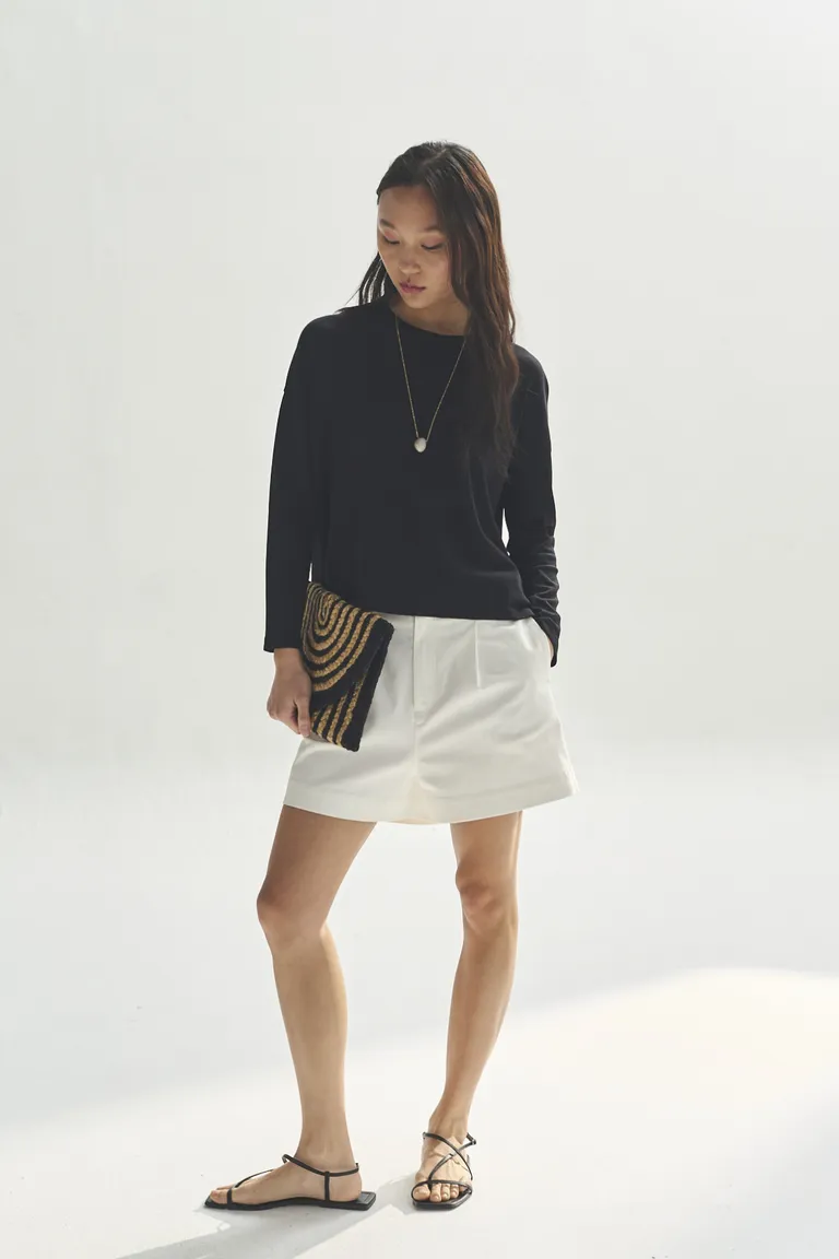 Suéter negro clásico y versátil para mujer de Akiabara en Buzos y Sweaters para argentina