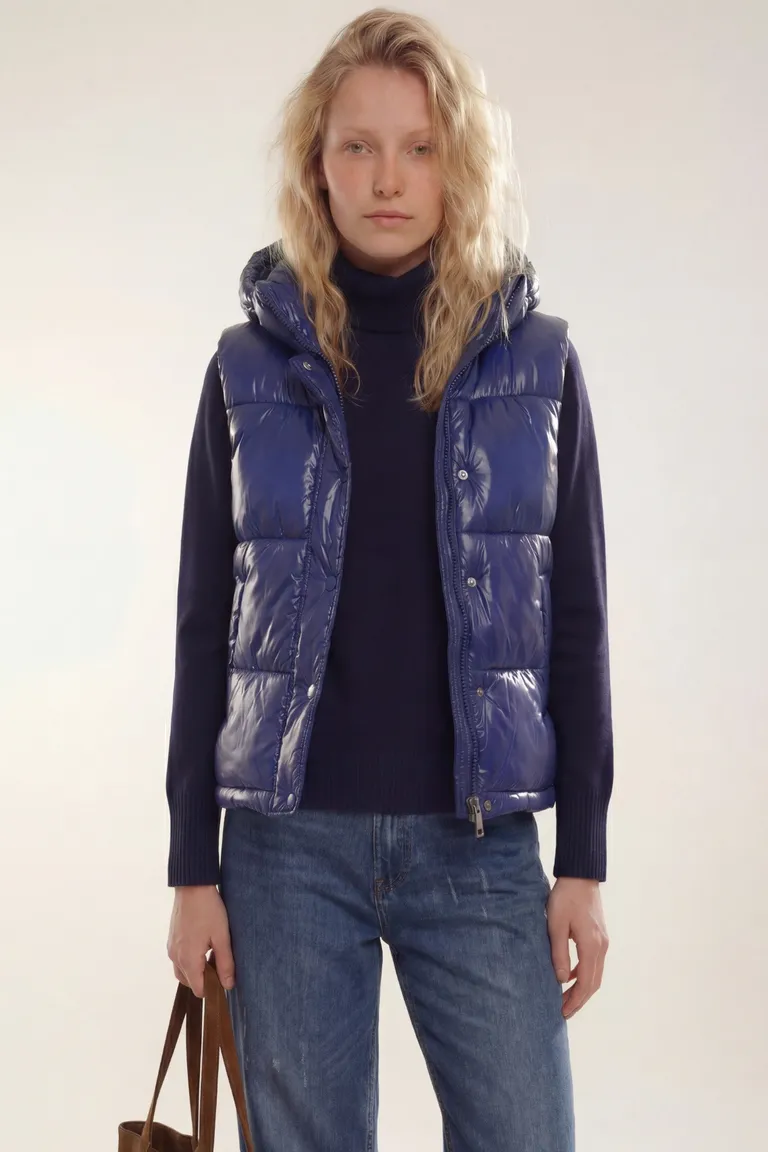 Chaleco acolchado con capucha y cierre frontal para mujer de Akiabara en Chalecos para argentina