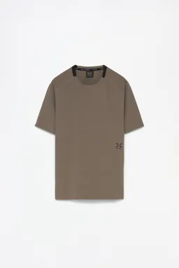 Remera deportiva estructurada de Lefties en Remeras y Polos para argentina