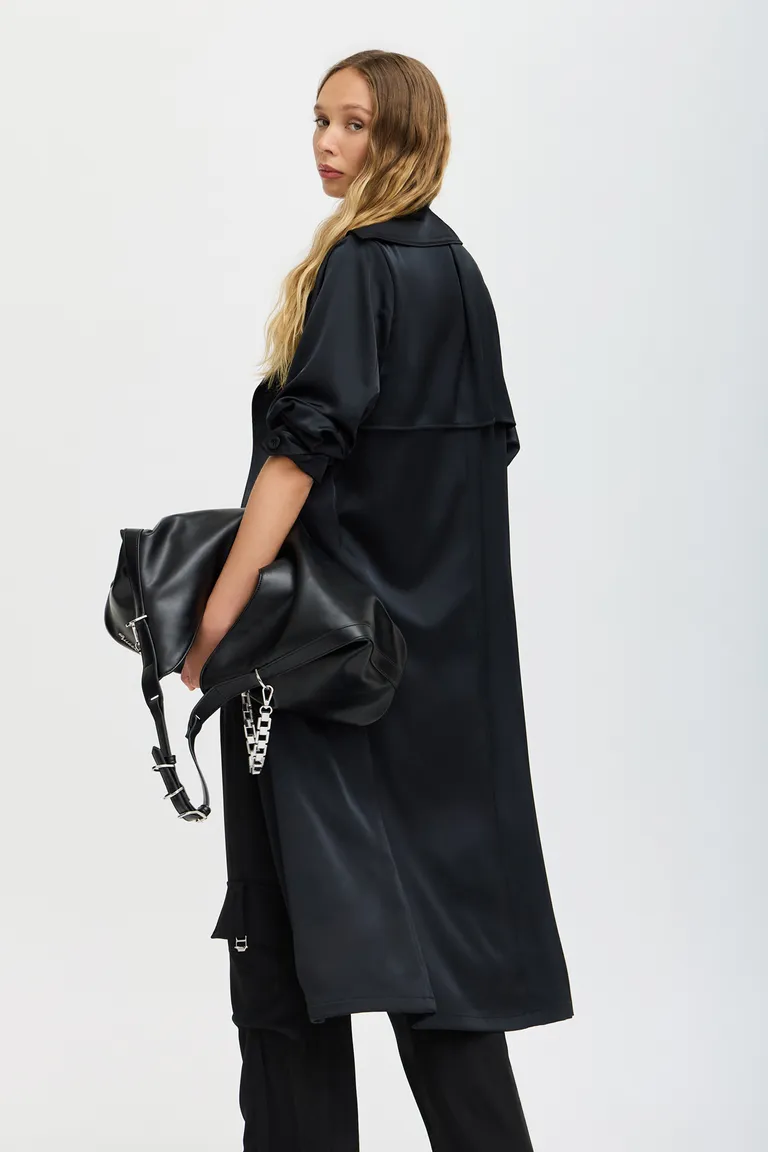 Chaqueta negra con diseño elegante y versátil para cualquier ocasión de Tucci en Chaquetas para argentina