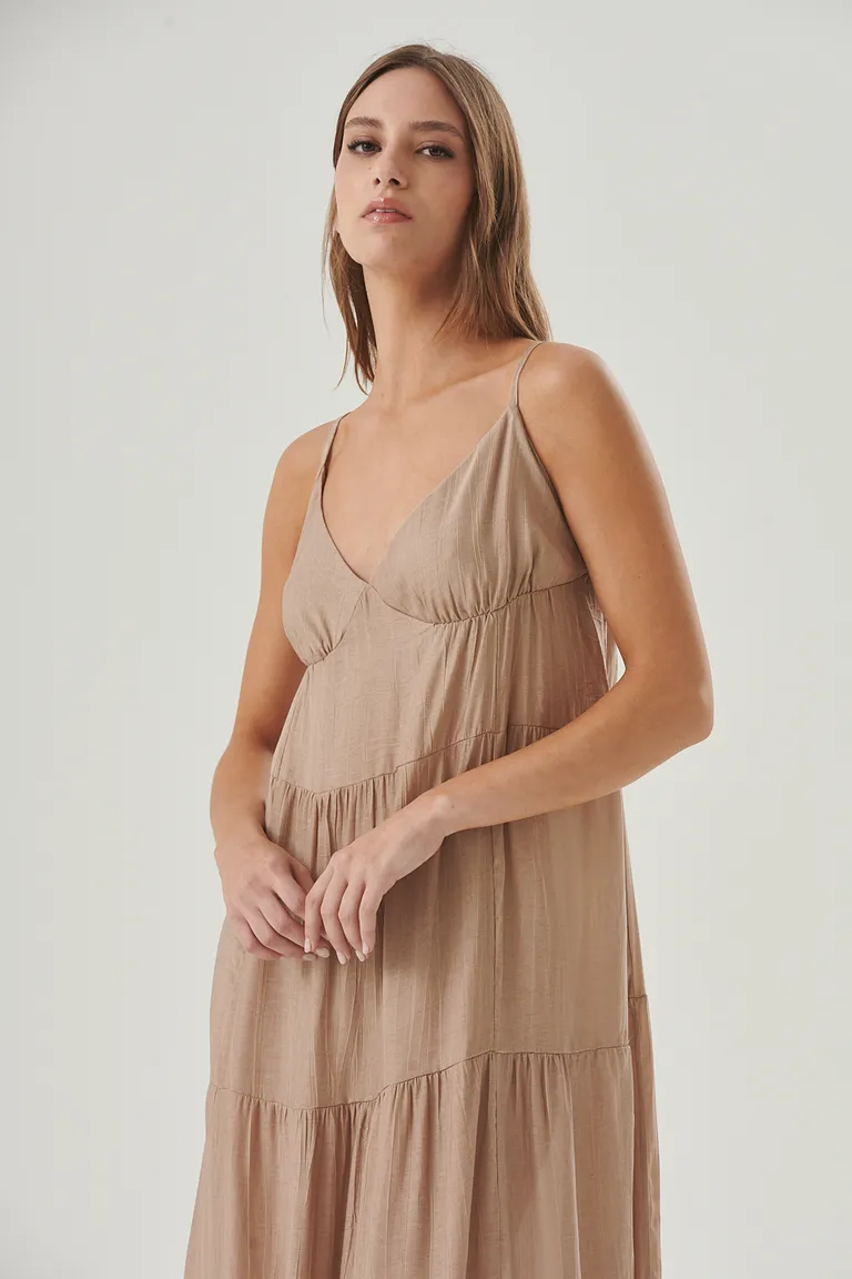 Vestido largo y fluido en tela suave y liviana para un look natural y elegante de Sweet en Vestidos para argentina