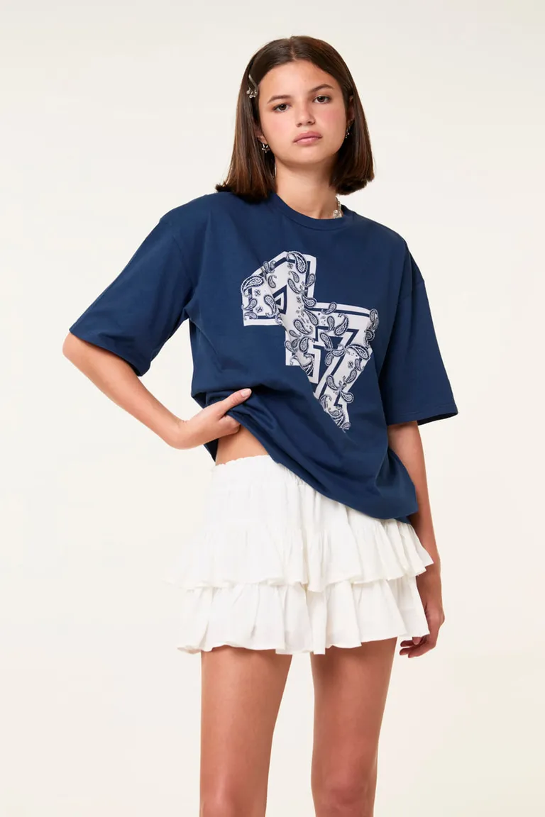 Falda corta con volados y cintura de nido de abeja para un look veraniego y femenino de 47 Street en Faldas para argentina