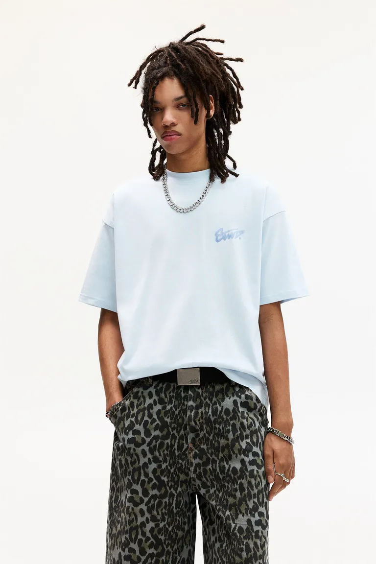 Remera graffiti stwd de Pull&Bear en Remeras y Polos para argentina