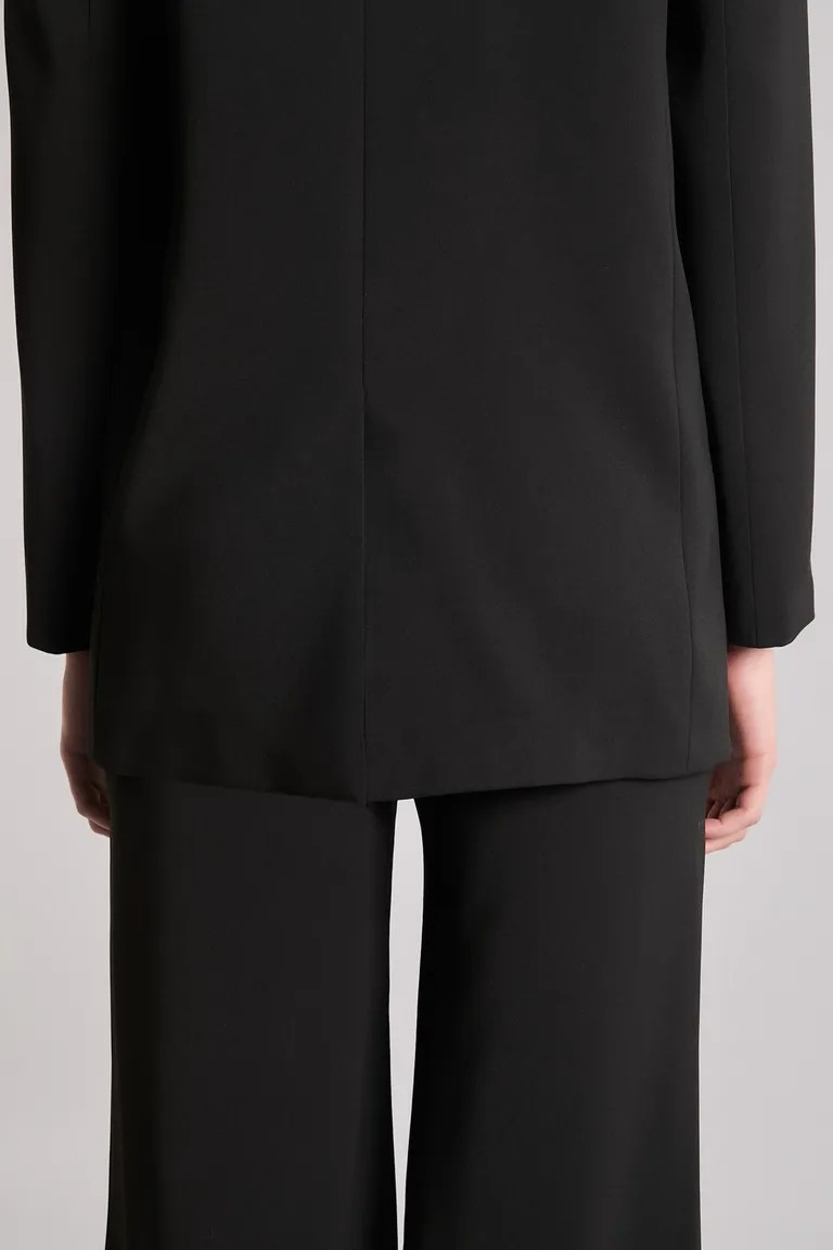 Blazer negro de corte regular con diseño minimalista y elegante de Kosiuko en Blazers para argentina