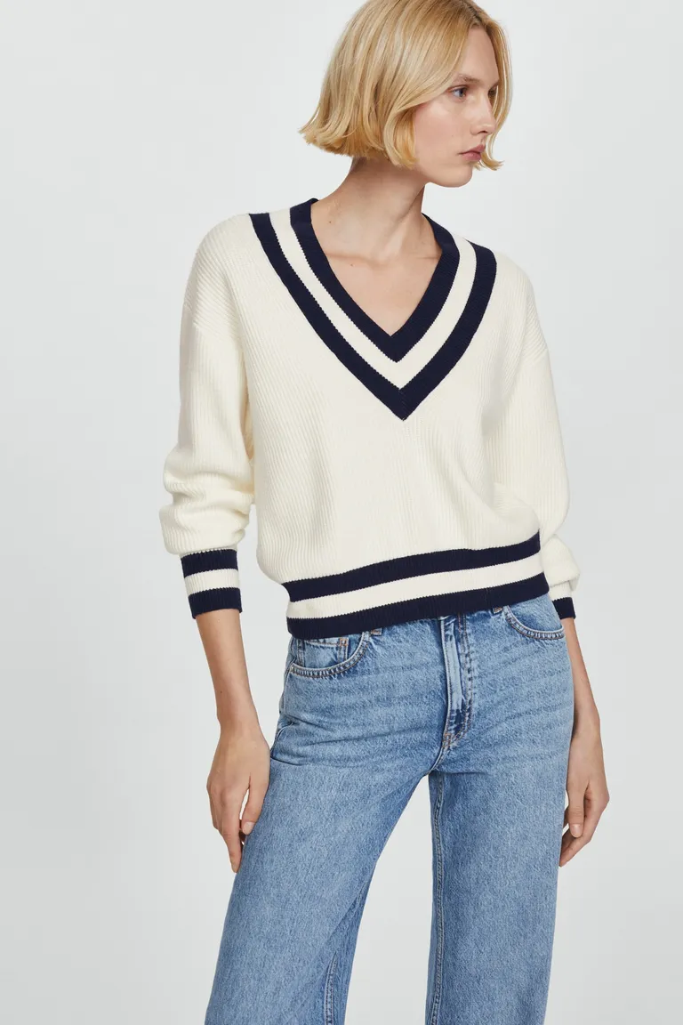 Sweater cuello pico contraste de Mango en Buzos y Sweaters para argentina