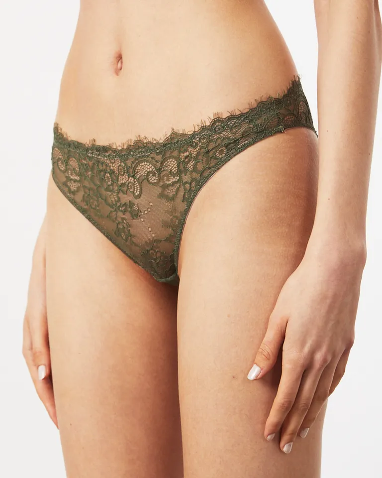 Vedetina clásica de mujer con detalle de puntilla calada de Wanama en Ropa Interior y Medias para argentina