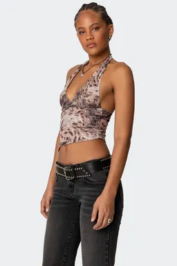 Top halter asimétrico animal print de Edikted en Tops para argentina