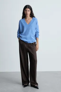 Sweater oversize cuello pico de Mango en Buzos y Sweaters para argentina