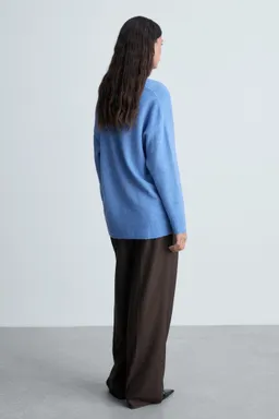Sweater oversize cuello pico de Mango en Buzos y Sweaters para argentina
