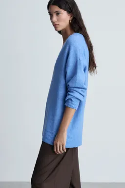 Sweater oversize cuello pico de Mango en Buzos y Sweaters para argentina