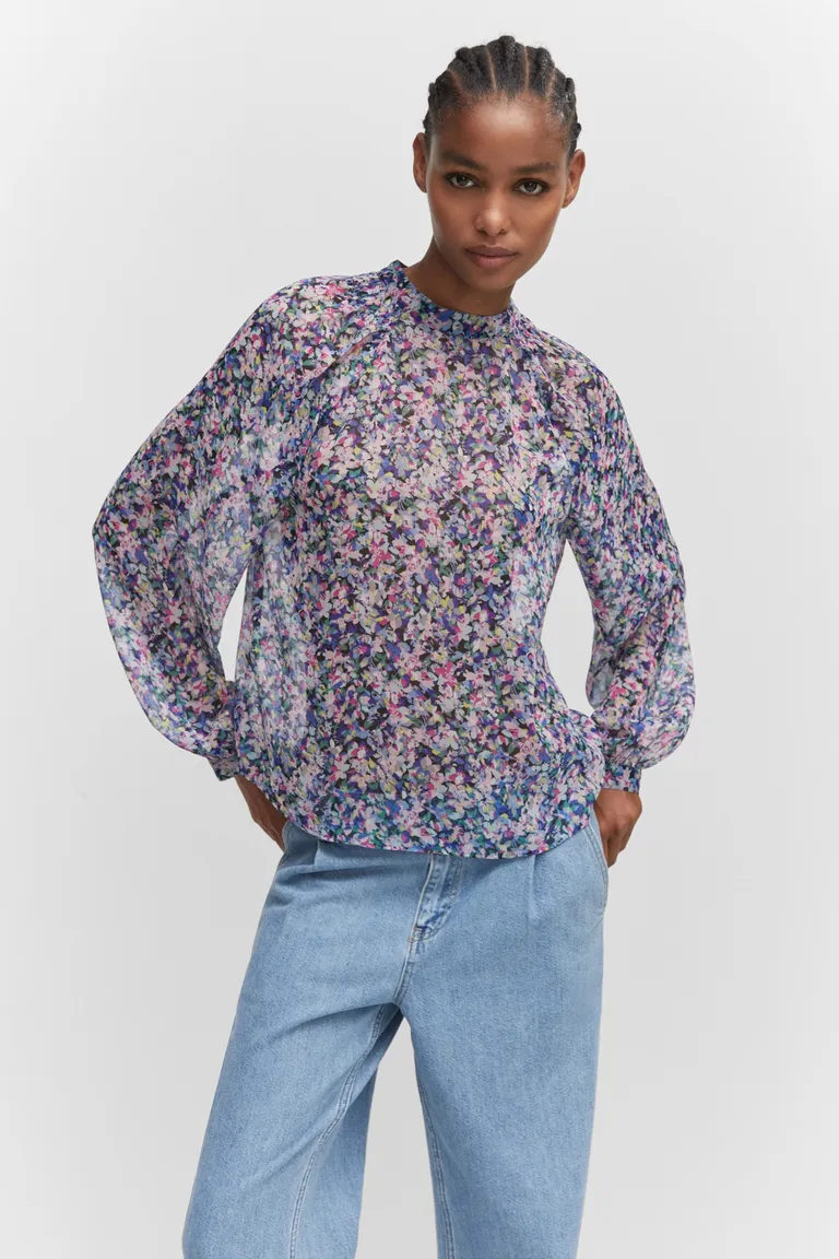 Blusa manga abullonada estampada de Mango en Blusas para argentina